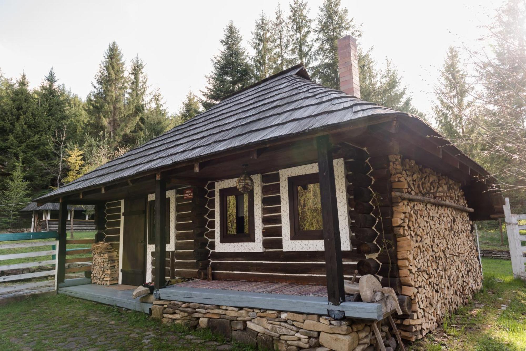 Pensiunea Casa Bunicilor Mînăstirea Humorului Esterno foto