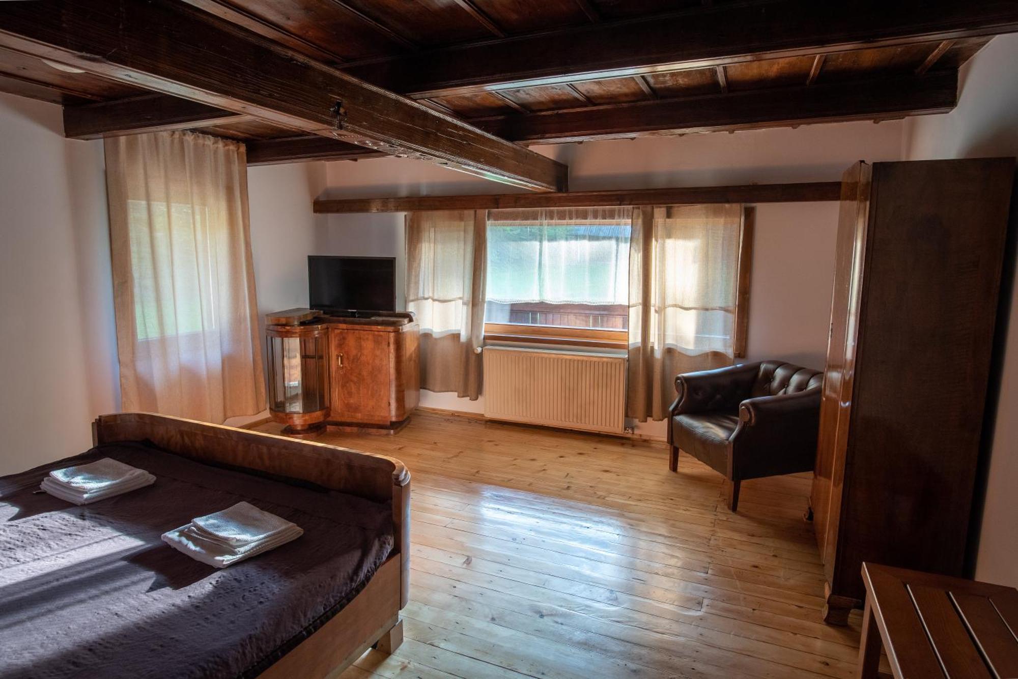 Pensiunea Casa Bunicilor Mînăstirea Humorului Camera foto