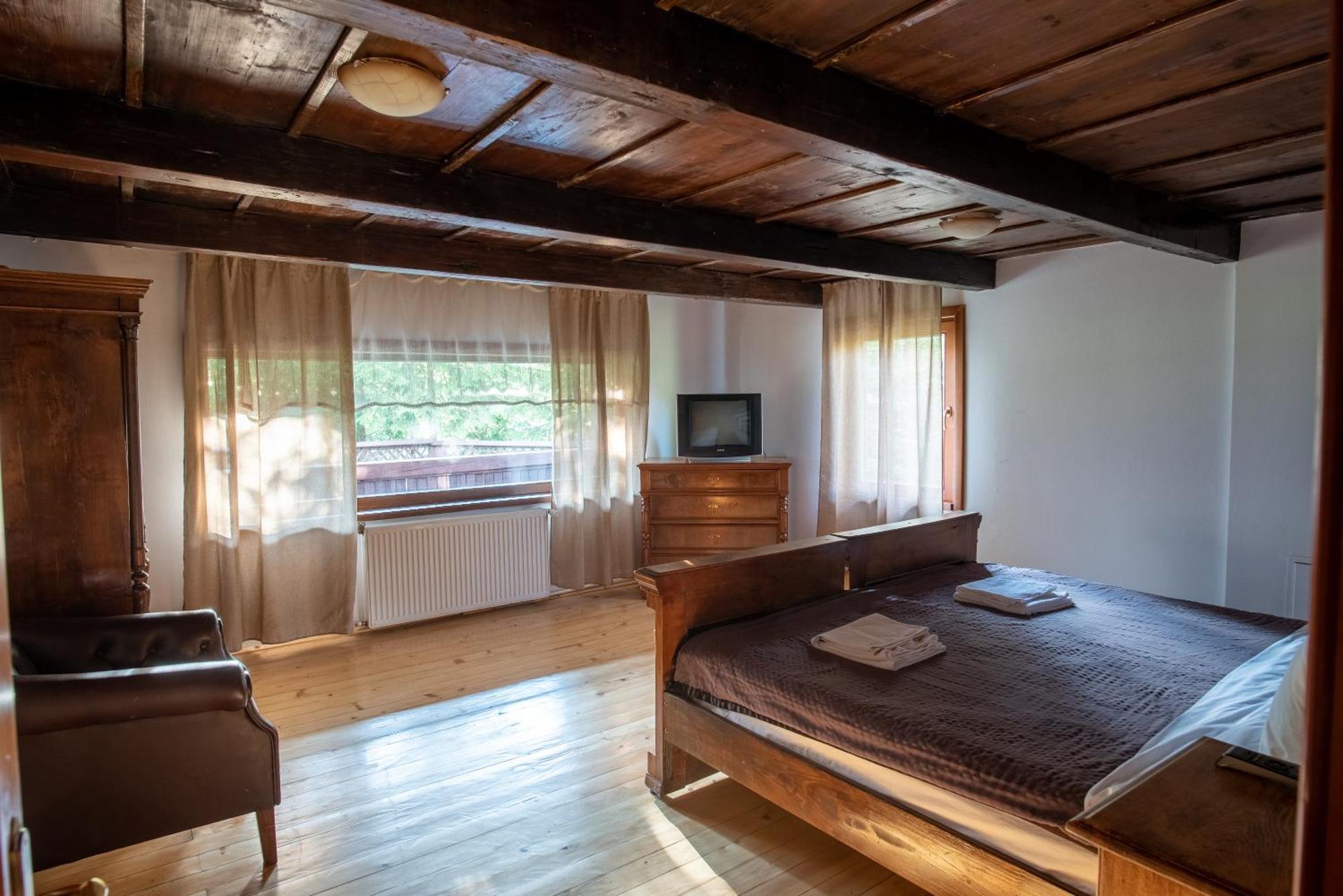 Pensiunea Casa Bunicilor Mînăstirea Humorului Camera foto