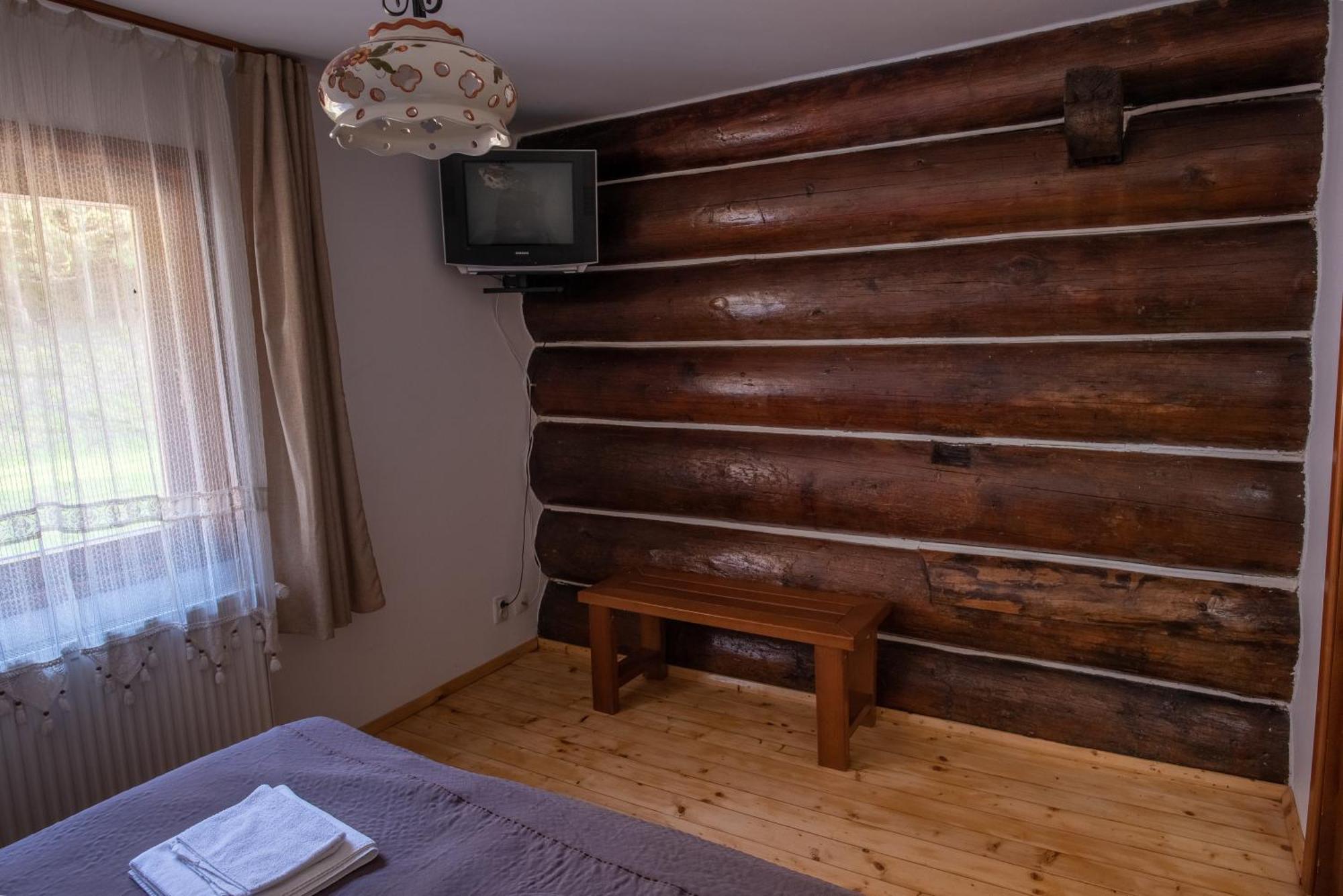 Pensiunea Casa Bunicilor Mînăstirea Humorului Camera foto